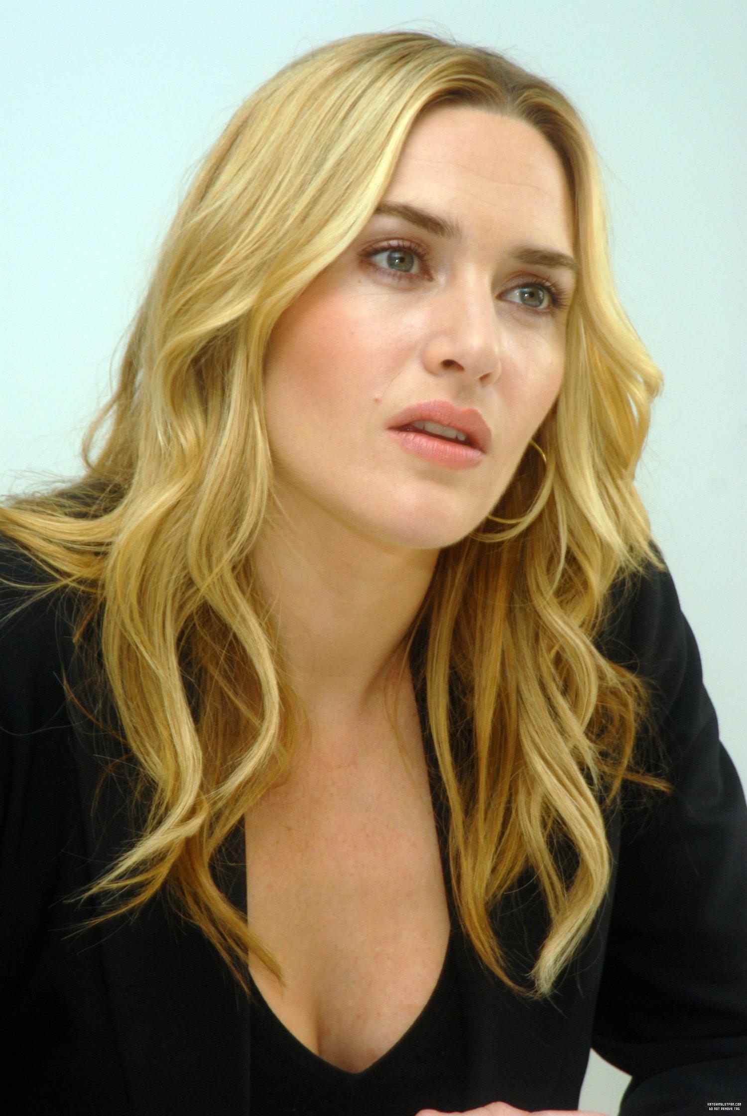 the-holiday-press-conference_056.jpg