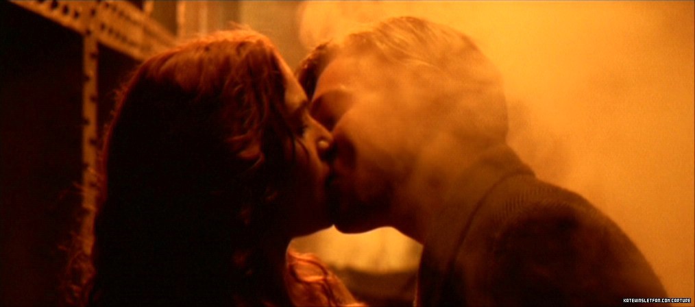 titanic_deleted-scenes_a-kiss-in-the-boiler-room_004.jpg