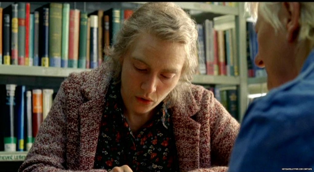 the-reader_dvd-featurette_deleted-scenes_hanna-learns-to-read-and-write_018.jpg